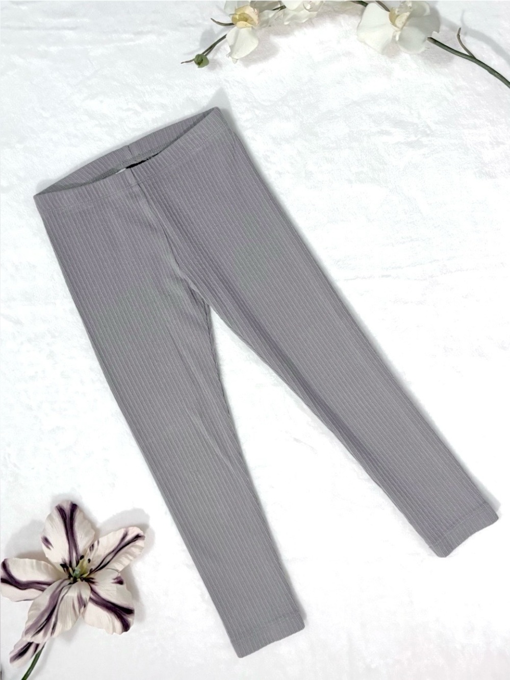 Tea Collection Girls Warm Gray Ribbed Leggings • Size 5 • EUC